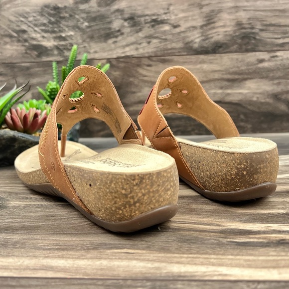 NIB Josef Seibel Natalya 09 Floral Leather Wedge Thong Sandal Cognac Combi - Picture 8 of 15